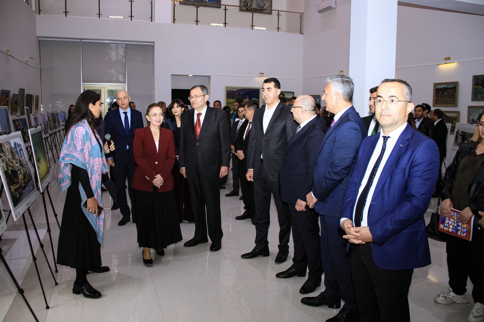 “Zəfərin ruhu” adlı foto və rəsm sərgisi Biləsuvarda keçirilib