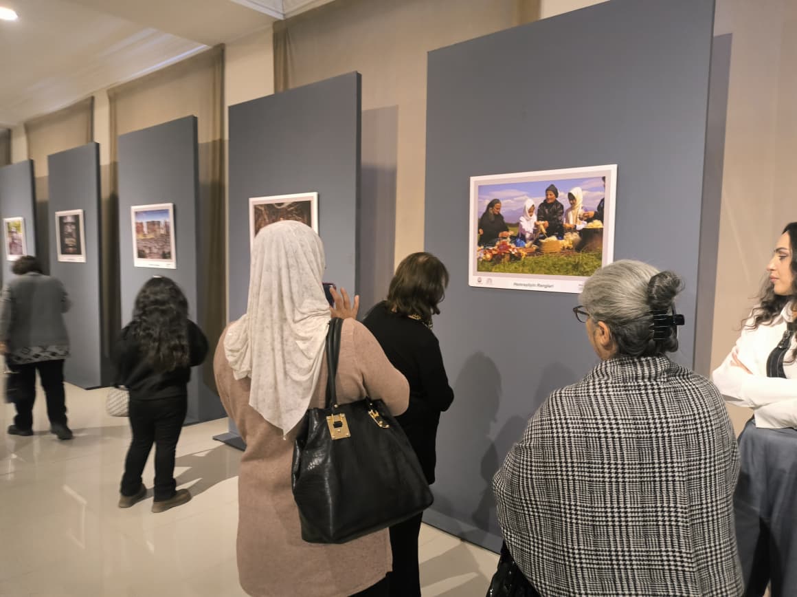 “Həmrəyliyin rəngləri” adlı rəngkarlıq və fotoqrafiya sərgisi