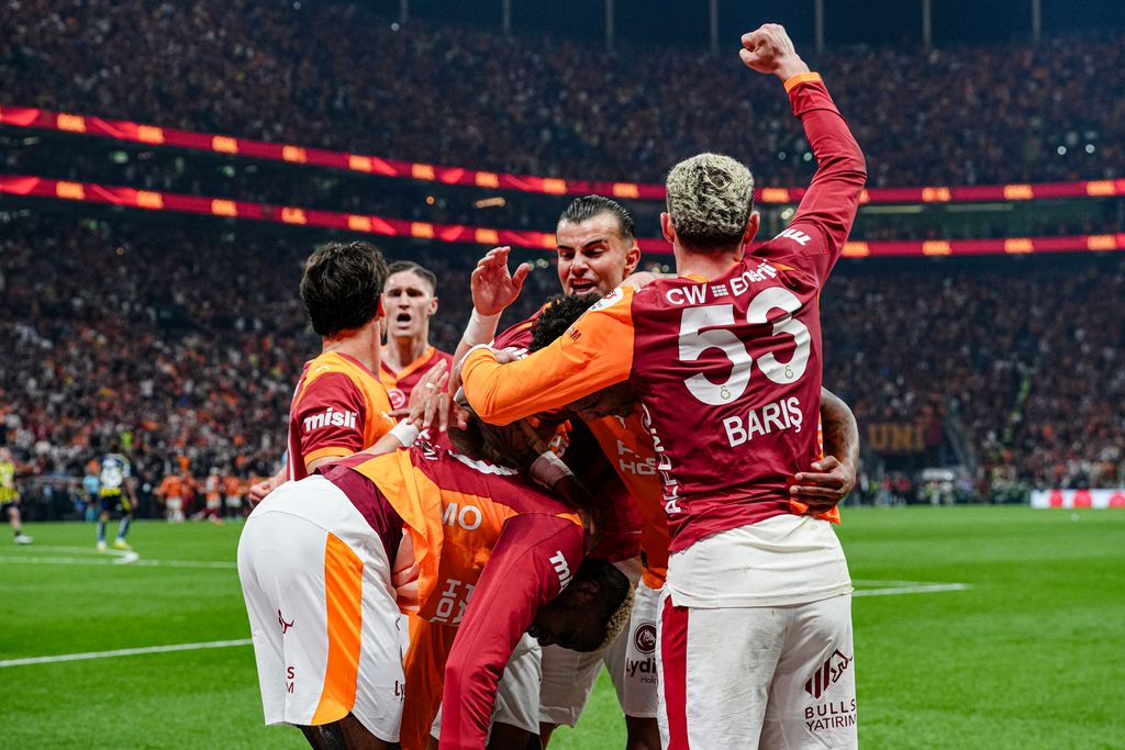 “Qalatasaray”ın “Fənərbaxça” üzərində 3:0 hesablı qələbəsi - Fotolar